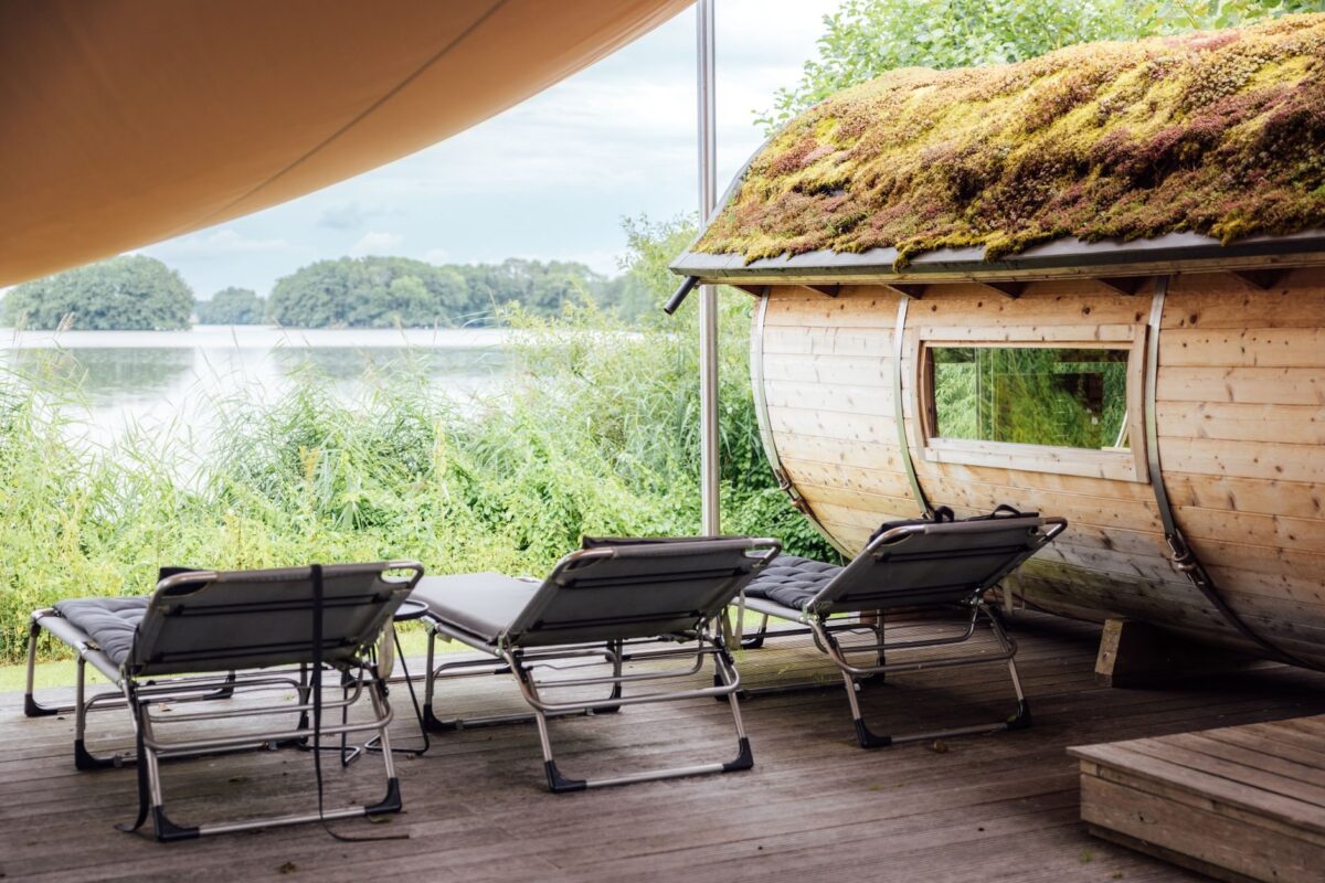 Gartensauna planen: Standort, Technik und Kauf prüfen