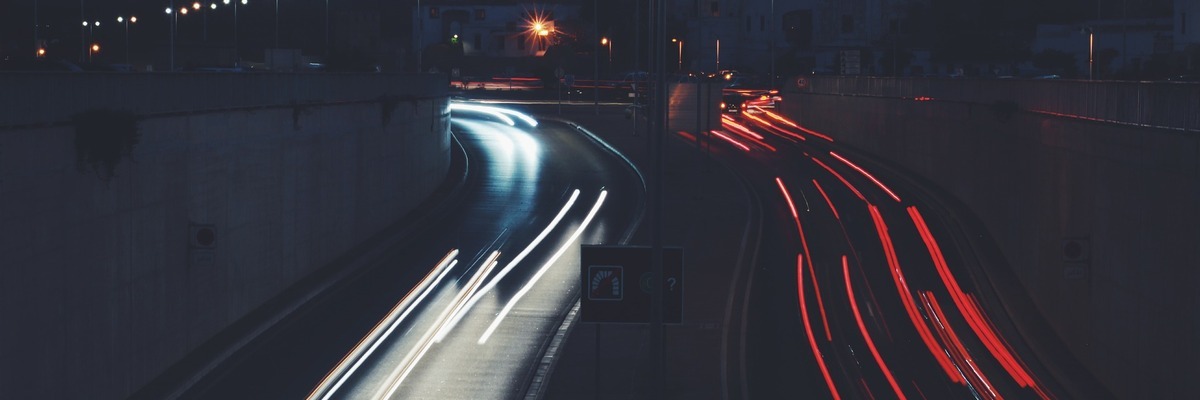 Sie Fahren Bei Dunkelheit Mit Abblendlicht Auf Einer Gut Sie fahren bei Dunkelheit mit Fernlicht wann müssen Sie abblenden?