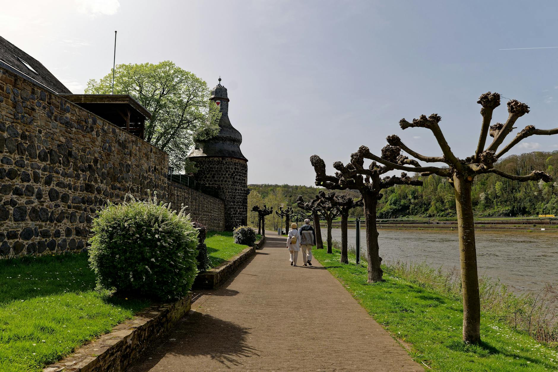 A peaceful stroll along the Rhine promenade in Unkel on a sunny day.